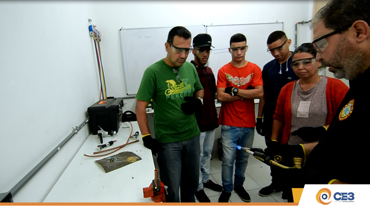 INSTALAÇÃO E MANUTENÇÃO DE SPLIT