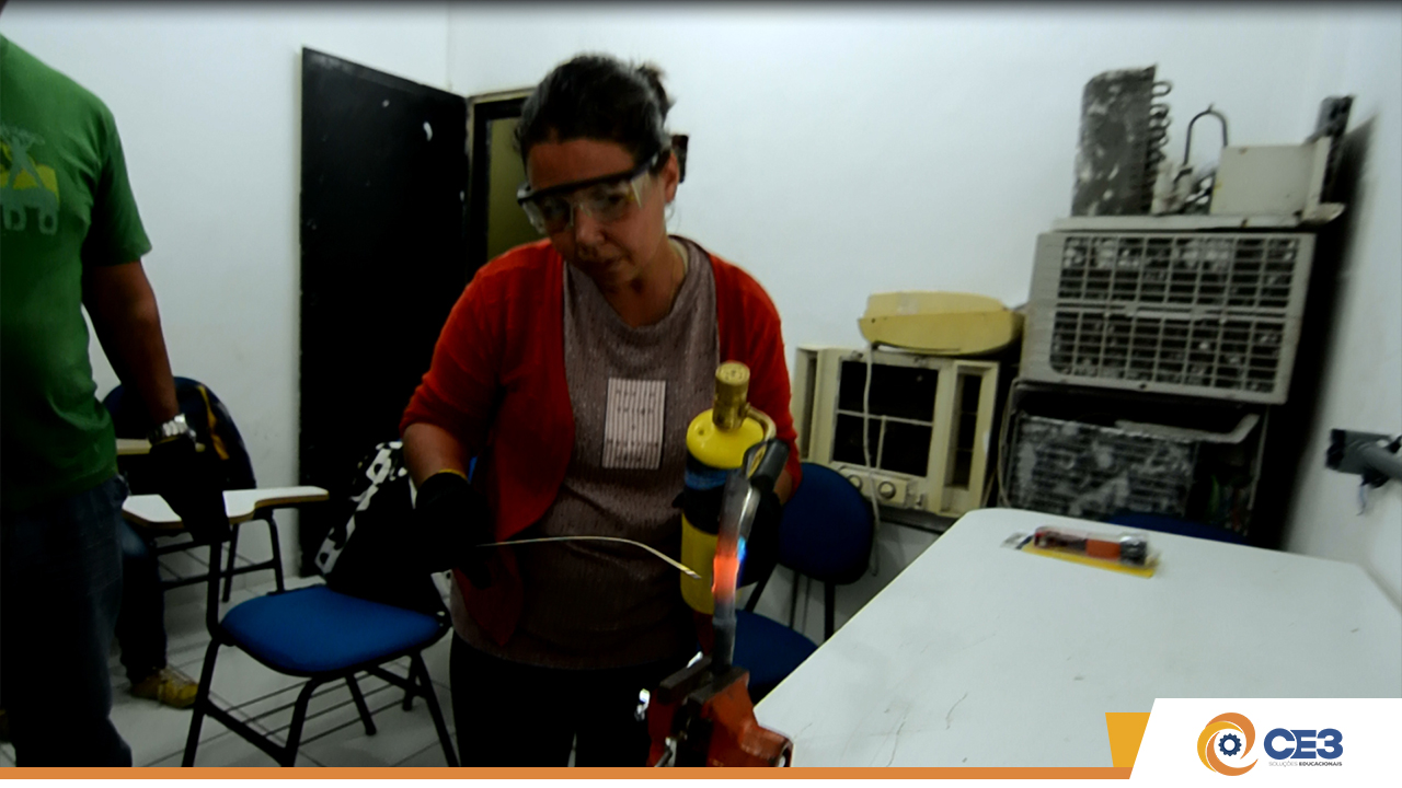 INSTALAÇÃO E MANUTENÇÃO DE SPLIT